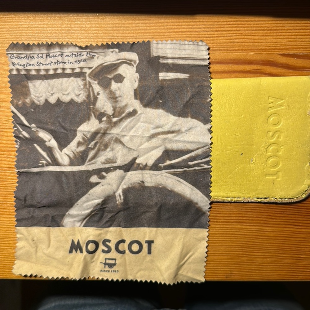moscot case and cloth